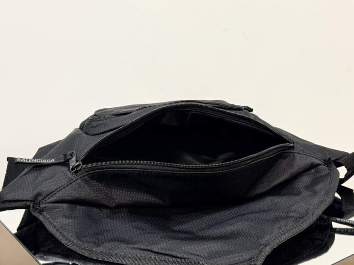 Picture of Balenciaga Handbags _SKUfw186454571fw